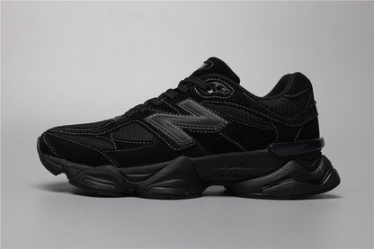 Sneaker unisex New Balance 9060 completamente nere