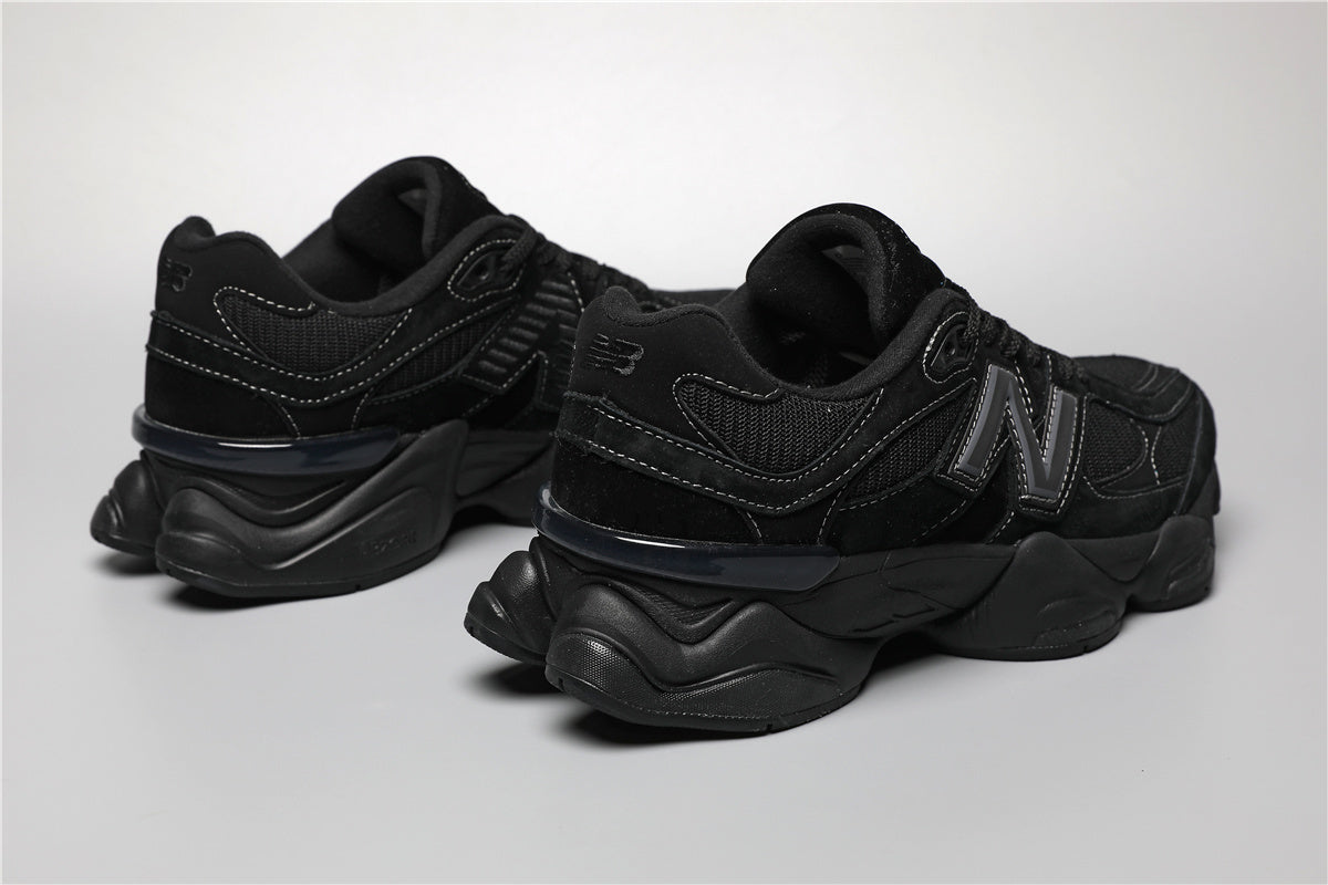 Sneaker unisex New Balance 9060 completamente nere
