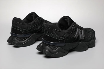 Sneaker unisex New Balance 9060 completamente nere