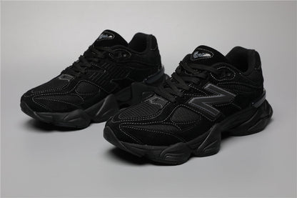 Sneaker unisex New Balance 9060 completamente nere