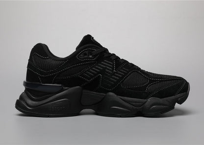 Sneaker unisex New Balance 9060 completamente nere
